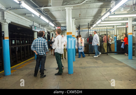 New York City, NY, USA, People, Waiting for Train on Platform Bleecker Street NYC Subway Train Station, Manhattan, NYC Stock Photo