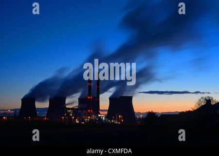 sunrise at Ferrybridge coal powered power station Yorkshire UK Stock Photo