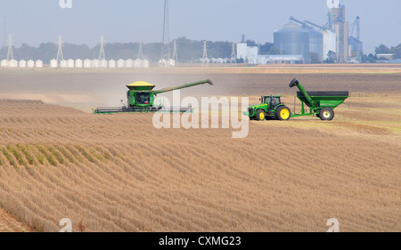 John Deere Harvesting Soybeans John Deere Tractor pulling Brent Bank Out Wagon wheat John Deere Harvesting Soybeans John Deere Tractor pulling Brent Bank Out Wagon wheat
