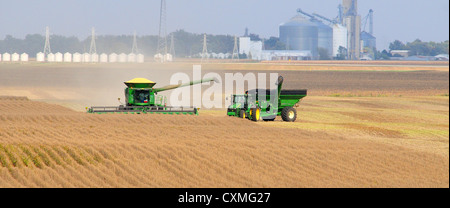 John Deere Harvesting Soybeans John Deere Tractor pulling Brent Bank Out Wagon wheat John Deere Harvesting Soybeans John Deere Tractor pulling Brent Bank Out Wagon wheat
