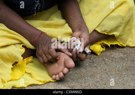 Indian street girl begging for money with rupee coins in her hand. Andhra Pradesh, India Stock Photo