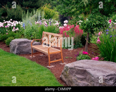 Peony garden and bench. Adleman Peony Garden, Salem, Oregon Stock Photo