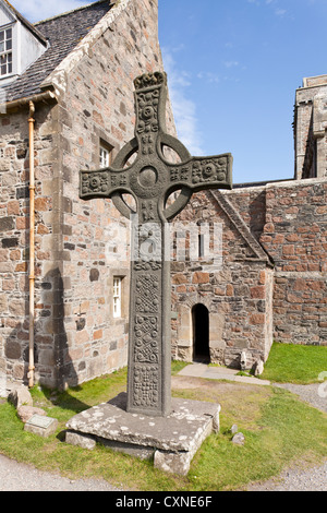 A replica of St Johns cross at Iona Abbey, Iona, off the Isle of Mull, Inner Hebrides, Argyll and Bute, Scotland, UK Stock Photo