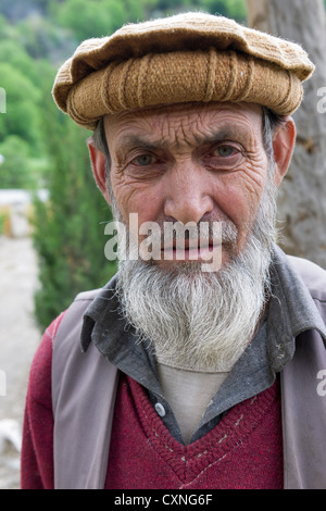 Muslim man with a traditional Chitral hat and a white beard, Rumbur Valley, Chitral, Khyber-Pakhtunkhwa, Pakistan Stock Photo