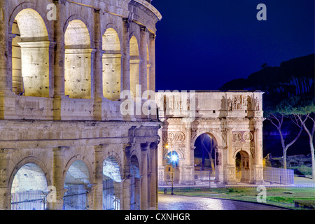 Colosseo Roma e Arco di Constantino, Italia. Roman Colloseum and Arch of Constantine, Rome Italy. Stock Photo