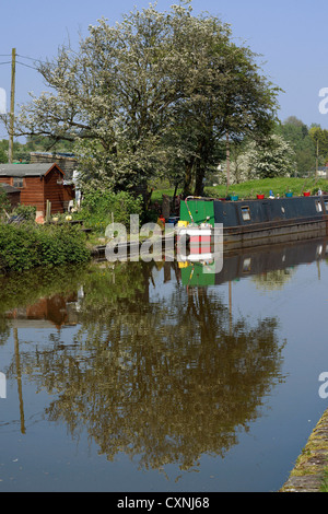 The Worcester and Birmingham canal at Tardebigge canal village in Worcestershire, the Midlands, England. Stock Photo