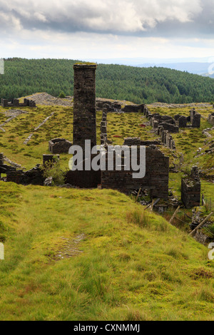 The old engine house at the base of an incline plain in Rhiw Bach Quarry Stock Photo