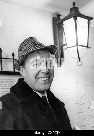 VAL DOONICAN   Promotional photo of Irish singer about 1967 Stock Photo