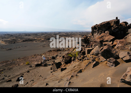 Hikers walking in the Kau Desert, Kilauea volcano, Hawaii Volcanoes National Park, Big Island, Hawaii, USA Stock Photo