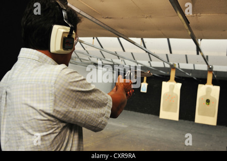 Male shooter aiming handgun during targeting practice at firing range, Colorado, USA Stock Photo