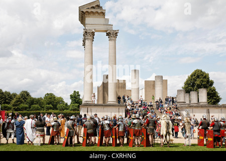 Performers in Roman costumes in front of the Harbour Temple, Roman Festival, Archaeological Park Xanten, Lower Rhine region Stock Photo