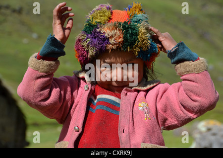 Smiling Indian girl in traditional dress, near Cusco, Cuzco, Peru, Andes, South America Stock Photo