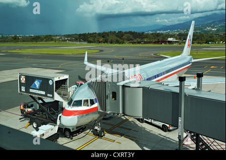 Jet of American Airlines is being unloaded, San José Airport, Costa Rica, Central America Stock Photo