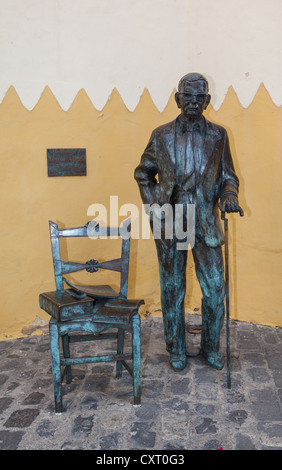 Bronze statue of Nestor Alamo at the Santa Ana Cathedral, Las Palmas de Gran Canaria, Gran Canaria, Canary Islands, Spain Stock Photo