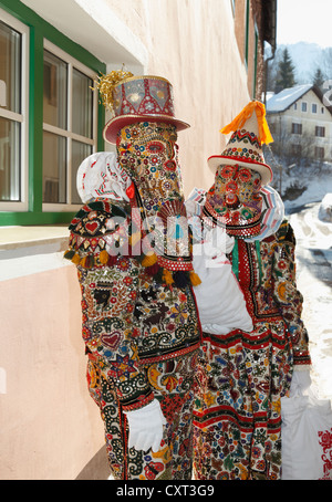 Pair wearing Flinserl costumes, spring figures of the Ausseer carnival, Carnival in Bad Aussee, Ausseerland, Salzkammergut Stock Photo