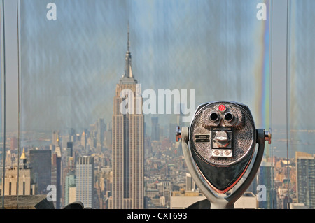 Coin-operated telescope at the observation deck 'Top of the Rock' at the Rockefeller Center to the Empire State Building and Stock Photo