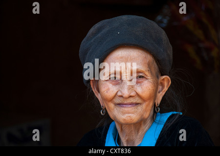 Elderly, smiling woman from the Black Hmong hill tribe, ethnic minority from East Asia, portrait, Northern Thailand, Thailand Stock Photo