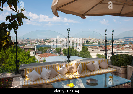Türkei, Istanbul, Garten und Terrasse des Restaurant Zeyrekhane an der Zeyrek-Moschee Stock Photo