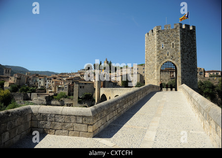 Pont Fortificat, Fortified Bridge, Medieval town of Besalu, Spain Stock Photo