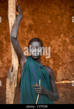 A Suri (Surma) naked young man body painting, Ethiopia Stock Photo - Alamy