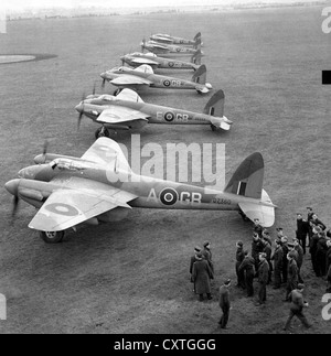 DE HAVILLAND MOSQUITO  No 105 Squadron RAF with their B.IV Series 2 bomber Mosquito aircraft  at Horsham St Faith in  May 1942 Stock Photo