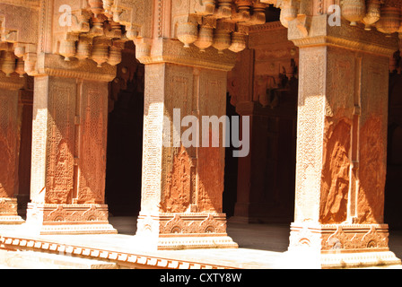 Hindu and Central Asian architectural style columns in Jehangir's palace, Agra Fort Stock Photo