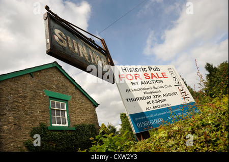 The sale of the historic parlour pub the Sun Inn in Leintwardine, Herefordshire following the death of proprietor Florence Lane Stock Photo