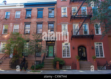 Brick Wall, New York City, NY, USA, Townhouses, Row House, Brown stone Buildings Facades in Greenwich Village Area, on Perry St., Manhattan, rental market New York Stock Photo