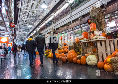 New York City, NY, USA, Crowd People Shopping in the Chelsea Market, Shopping Center, in Walking Hallway, Mall, Manhattan Stock Photo