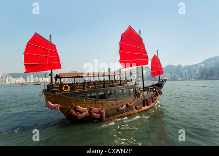 Junk Boat sailing on Victoria Harbour, Hong Kong, China. Stock Photo