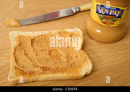 smooth peanut butter on a knife Stock Photo - Alamy