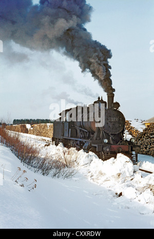 Ballasting work on the Joensuu Line with Finnish TV1 Class 2-8-0 No.921 working from Kontiomaki. Stock Photo
