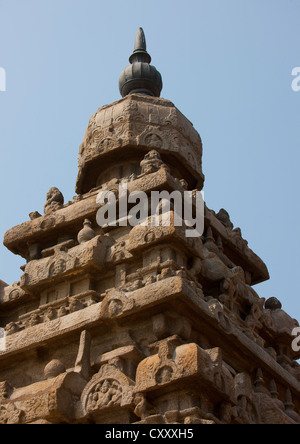 Carved Top Part Of The Shore Temple Of Mahabalipuram, India Stock Photo