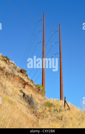 High-voltage redirection pylons at the Oxbow Reserve, Highway 71, Oregon, USA Stock Photo