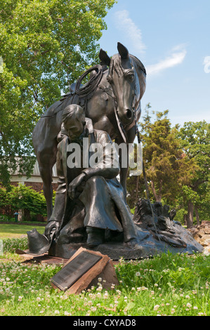 Oklahoma, Bartlesville, Woolaroc Museum & Wildlife Preserve, 'Thanks for the Rain' bronze sculpture by artist Joe Beeler. Stock Photo