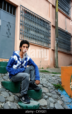 Young man, 18 years old, a former hired killer and member of a gang of youths, Mara, in his former district, El Esfuerzo slums Stock Photo