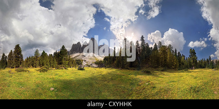 360 ° panoramic view on Adolf-Munkel-Weg trail, Geisler massif, Villnoesstal valley, Geisler group, Dolomites Stock Photo