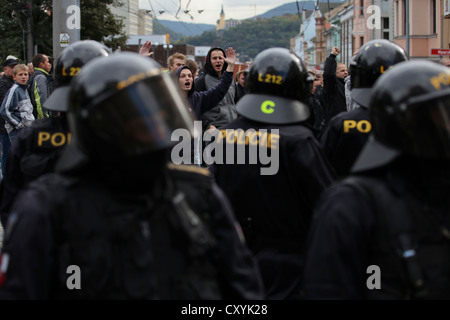 Hundreds of people take part in protest of the racist right-wing party DSSS against Roma families, Usti nad Labem Stock Photo
