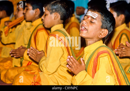 Brahmin boys performing the Aartii ceremony at Ram Jhula in Rishikesh, Uttaranchal, India, Asia Stock Photo