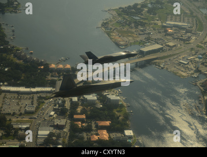 An F-35A Lightning II joint strike fighter and an F-22A Raptor Stock Photo