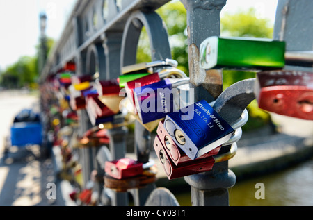 Love padlocks on Schwanenwikbruecke bridge, Hamburg Stock Photo