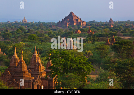 View of the THAMUTI and DHAMMAYANGYI TEMPLES from the DHAMMAYAZIKA PAGODA - BAGAN, MYANMAR Stock Photo