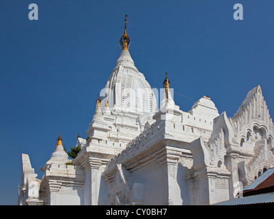 THE LEIMYETHETHNA OR LAYMYETHNA PHATO built in 1222 is known for its well preserved FRESCOS - BAGAN, MYANMAR Stock Photo