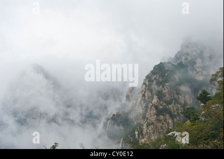 The forests and rocks above the San Huang Zhai Monastery on Song Mountain, China Stock Photo