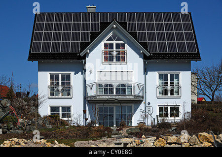 Newly built detached house with photovoltaics on the roof, Elbersberg, Upper Franconia, Bavaria Stock Photo