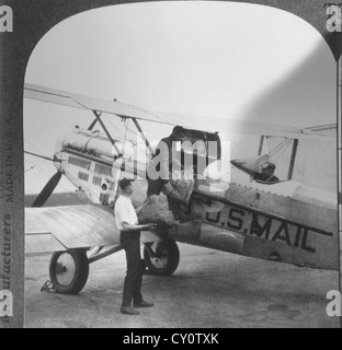 Workers Loading Mail Sacks, United States Air Mail Plane, Cleveland, Ohio, USA, Stereo Photograph, Circa 1927 Stock Photo