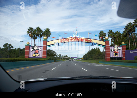 driving through the entrance to walt disney world orlando florida usa Stock Photo