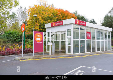 Sainsbury's services car wash in Glasgow Stock Photo