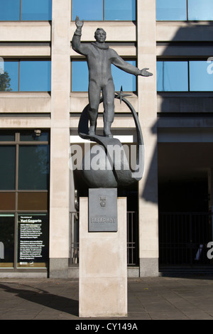 Monument to Yuri Alekseyevich Gagarin, first person in space, The Mall, London, UK Stock Photo