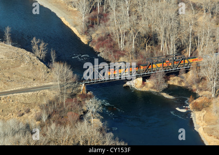Burlington Northern Santa Fe train crosses bridge over Yakima River, Ellensburg, Washington, USA Stock Photo